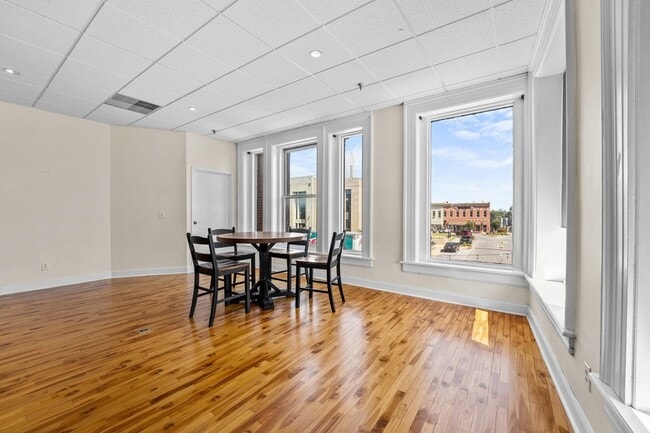 44 S Jefferson St, Unit Suite 204 in Winchester, TN - Building Photo - Building Photo