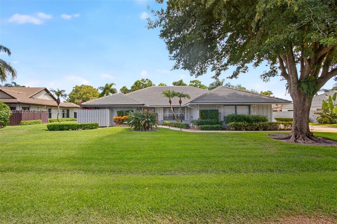 15 Balfour Rd E in Palm Beach Gardens, FL - Building Photo