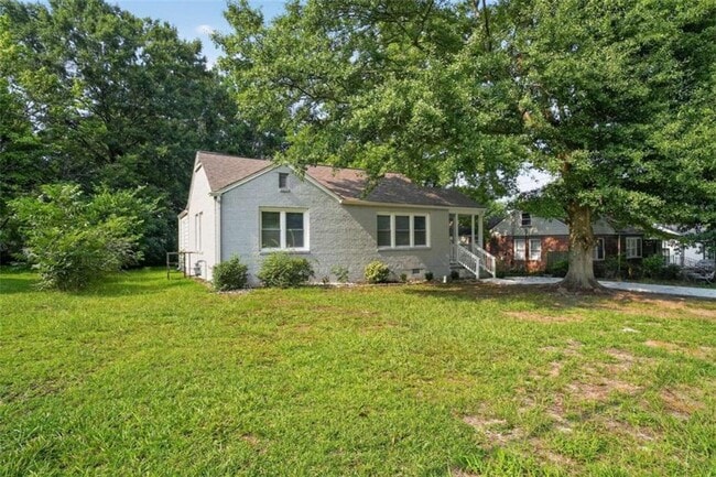 862 Slaton St