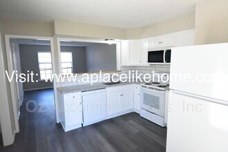 912 S Edgebrook Ln in Olathe, KS - Building Photo - Building Photo