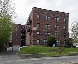 27 High St in Orange, NJ - Building Photo