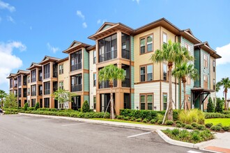 POINTE AT EAST SHORE in Apopka, FL - Foto de edificio - Building Photo