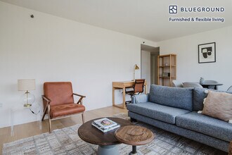 180 W 20th St in New York, NY - Building Photo - Building Photo