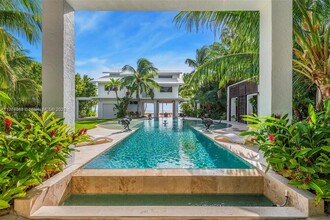 60 Ocean Front Dr in Key Largo, FL - Foto de edificio - Building Photo