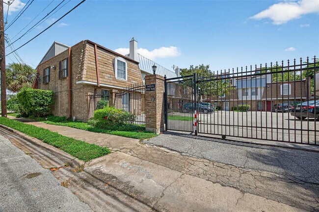 12 Hyde Park Blvd in Houston, TX - Foto de edificio - Building Photo