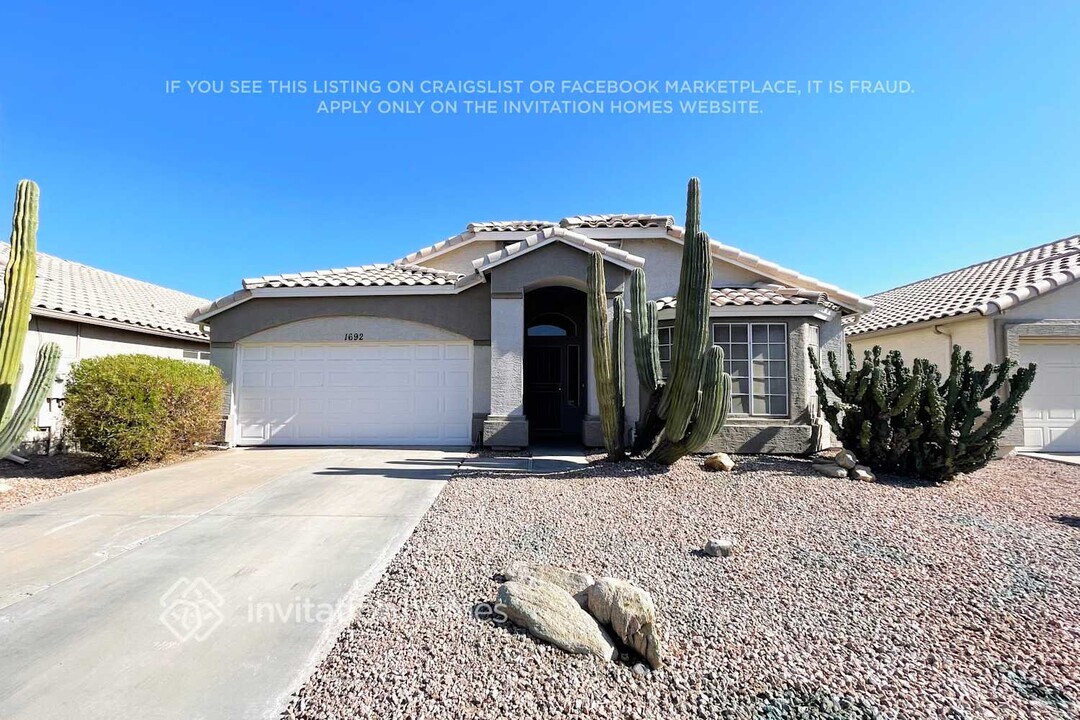 1692 W Stanford Ave in Gilbert, AZ - Building Photo