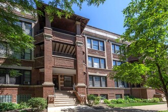 5339-5345 S. Woodlawn Avenue in Chicago, IL - Foto de edificio - Building Photo