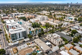 5115 Clinton St in Los Angeles, CA - Building Photo - Building Photo