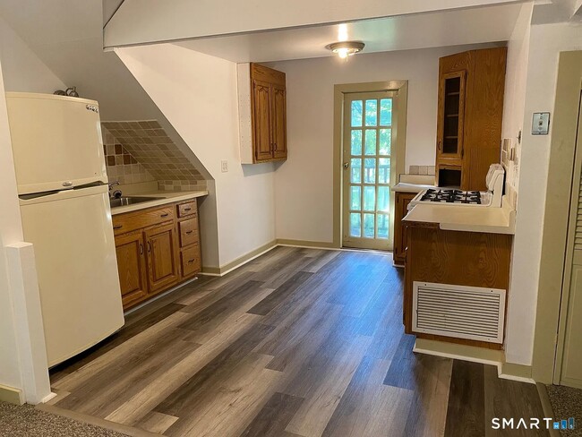 44 Wolfpits Rd. in Bethel, CT - Building Photo - Building Photo