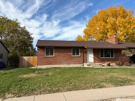 1343 N Deerfield Dr in Centerville, UT - Building Photo