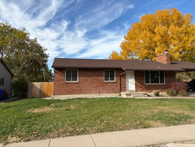 property at 1343 N Deerfield Dr