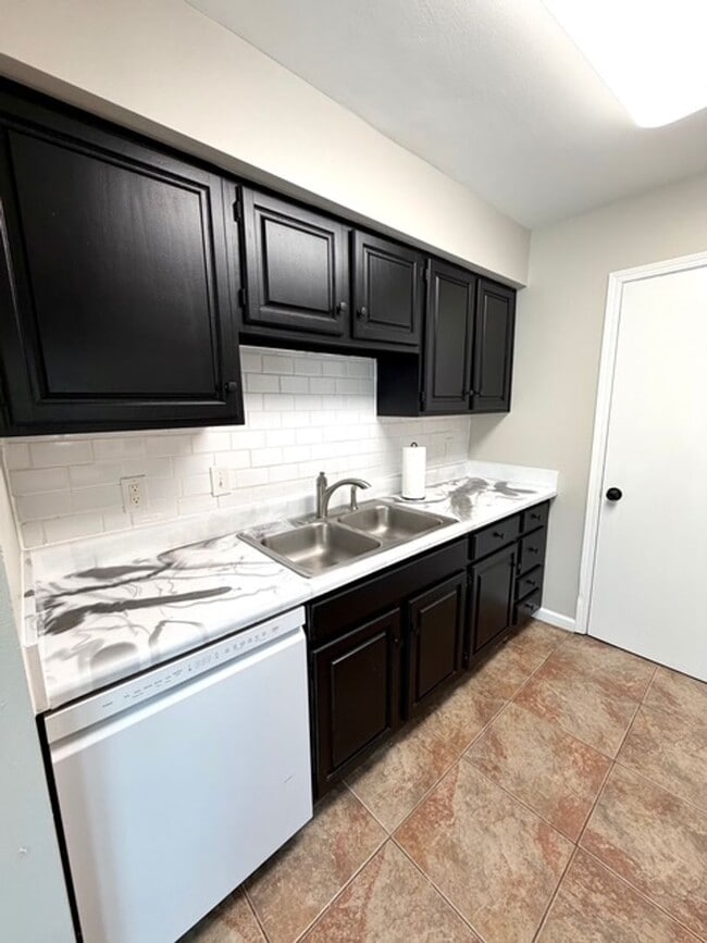 2021 S Brightside View Dr in Baton Rouge, LA - Building Photo - Building Photo