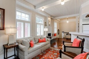 916 Howard St in Savannah, GA - Building Photo