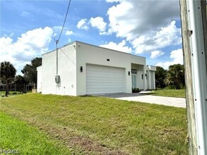 515 Broadway Ave in Lehigh Acres, FL - Building Photo - Building Photo
