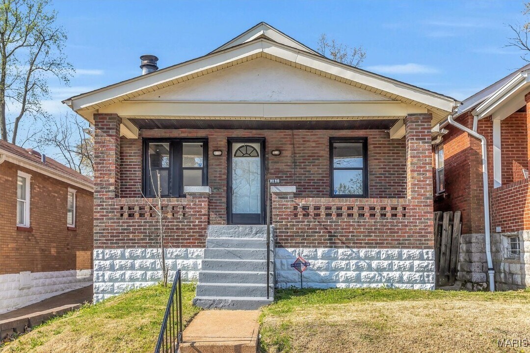 7116 Edison Ave in St. Louis, MO - Building Photo