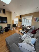 148 Hillside St, Unit 1 in Boston, MA - Foto de edificio - Building Photo