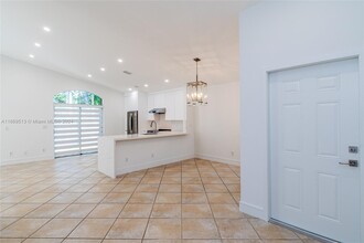 812 Garnet Cir in Weston, FL - Building Photo - Building Photo