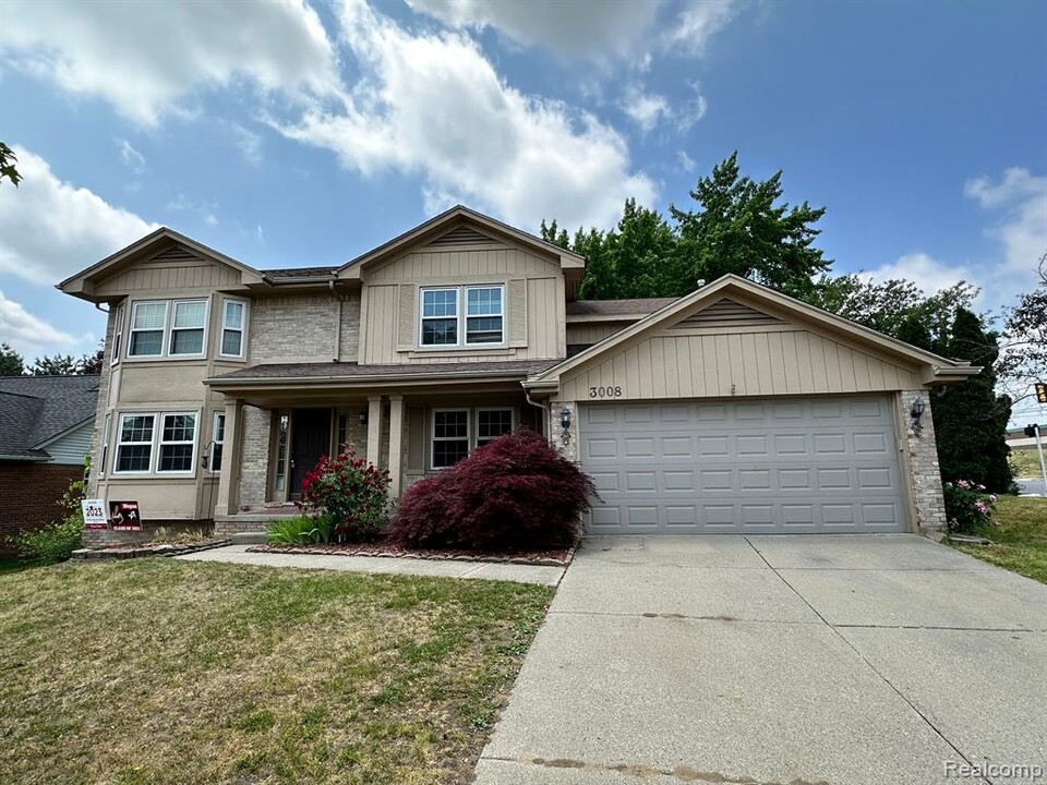 3008 Primrose Dr in Rochester Hills, MI - Building Photo