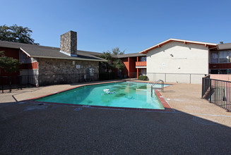 Cornerstone Chase Apartments in Dallas, TX - Building Photo - Building Photo