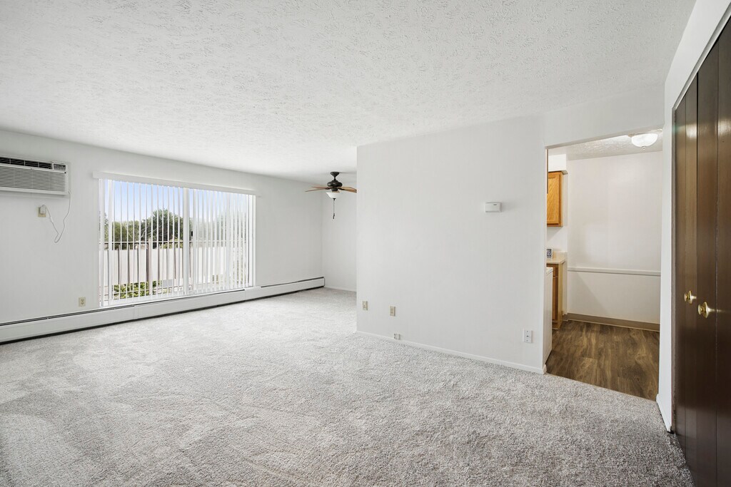 Surfside Towers Apartments in Eastlake, OH