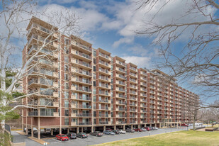 1300 Army Navy Dr Apartments