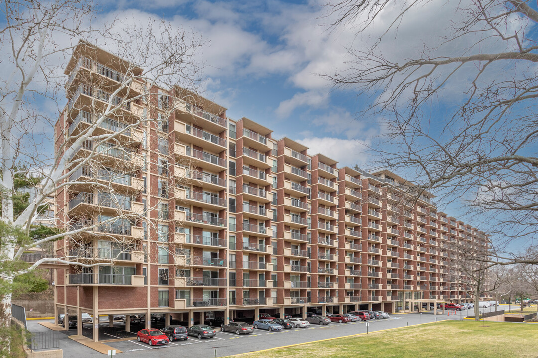 The Horizon House in Arlington, VA - Building Photo