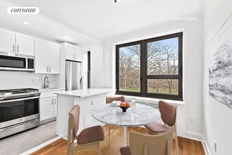 420-424 Central Prk W in New York, NY - Building Photo - Building Photo