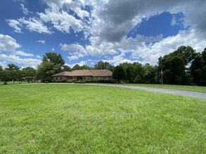 11225 N Club Dr in Fredericksburg, VA - Building Photo - Building Photo