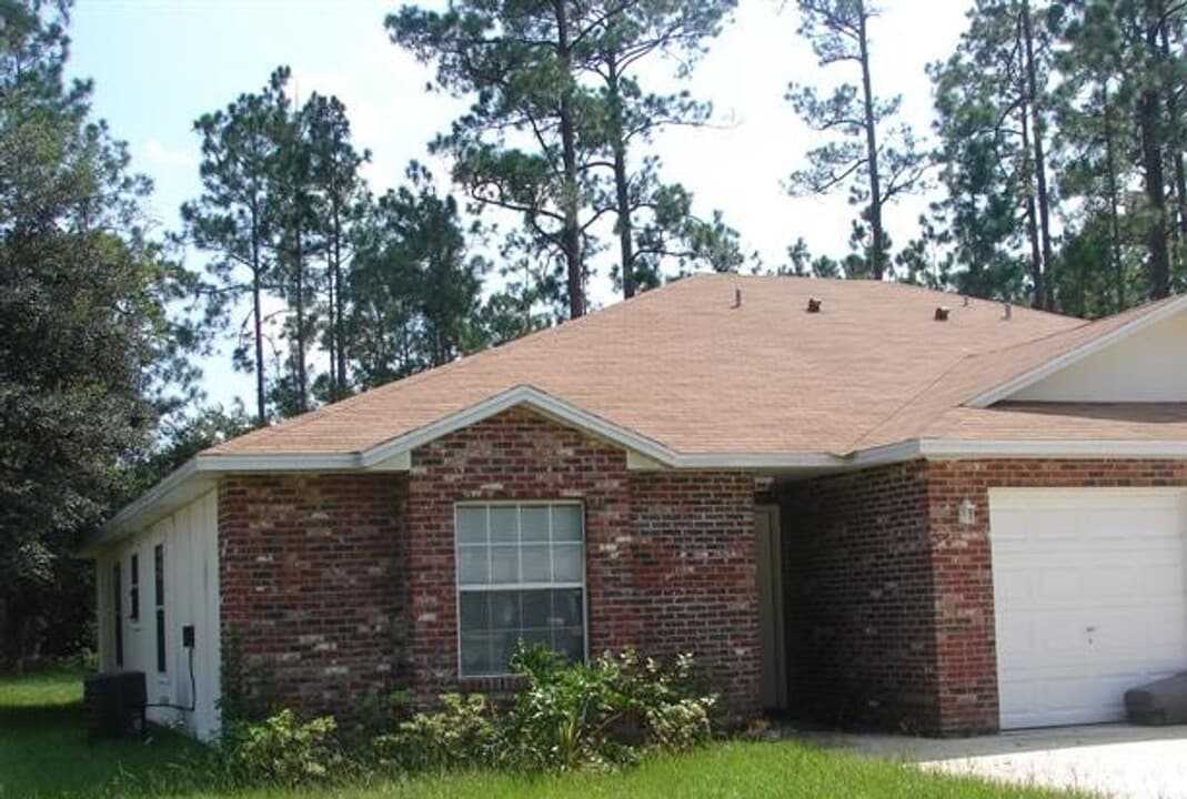 35 Brunswick Ln in Palm Coast, FL - Building Photo