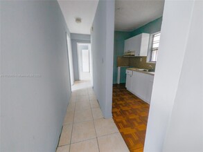 2000 NW 29th St in Miami, FL - Building Photo - Building Photo