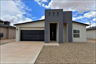 12049 Hidden Gdns in Socorro, TX - Building Photo