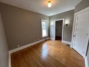 50 Greenfield St, Unit 2 in Buffalo, NY - Foto de edificio - Building Photo