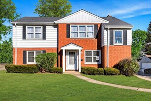 580 Ivy Ct in Lake Forest, IL - Building Photo