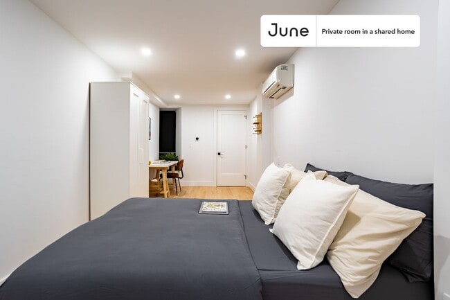 Room in Shared 3.0 bed/2 bath home in New York, NY - Building Photo - Building Photo