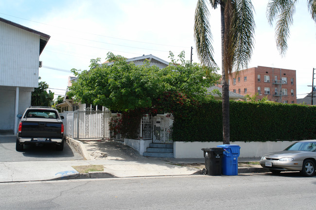 909 S Harvard Blvd in Los Angeles, CA - Building Photo - Building Photo