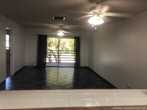 1290 SE Parkview Pl in Stuart, FL - Building Photo - Building Photo