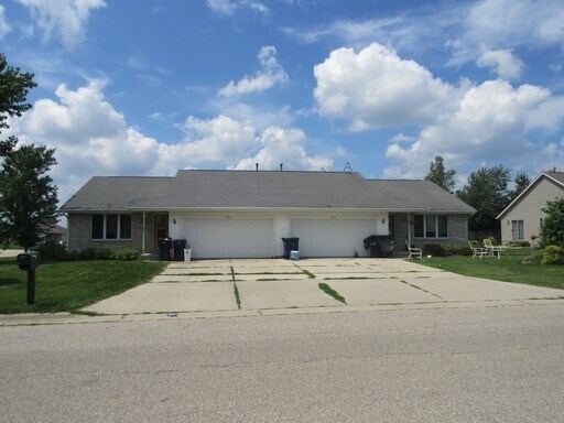 2615-2617 N Wuthering Hills Dr in Janesville, WI - Building Photo