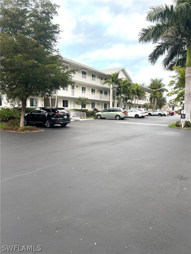 3011 Sandpiper Bay Cir in Naples, FL - Building Photo - Building Photo