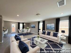 8018 Kingfisher Lndg in San Antonio, TX - Building Photo - Building Photo
