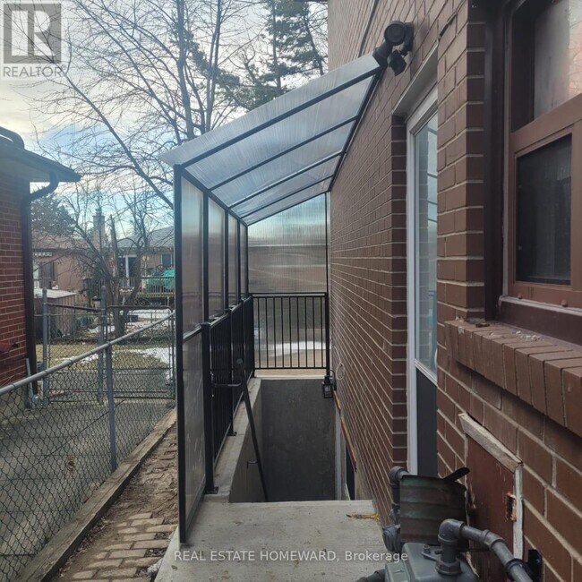 61 Tanjoe Crescent in Toronto, ON - Building Photo - Building Photo