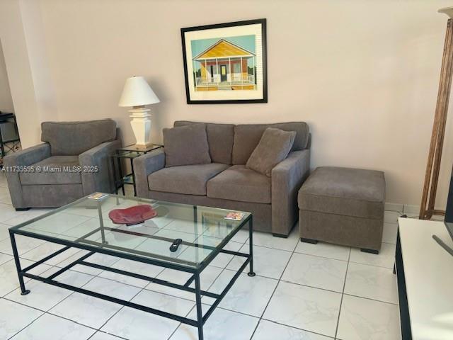 100 Lincoln Rd, Unit 821 in Miami Beach, FL - Building Photo - Building Photo