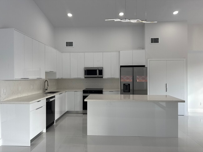 1882 Coral Point Dr in Cape Coral, FL - Building Photo - Building Photo