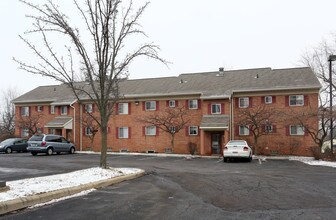 Manhattan Plaza in Brunswick, OH - Building Photo - Building Photo