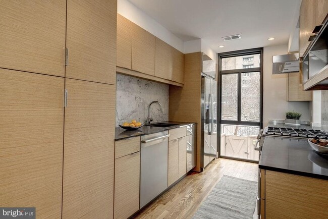 property at 212 M St SW