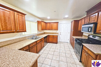 14040 Bryant Ln, Unit 14040 Bryant Ln, Sylmar, in Sylmar, CA - Building Photo - Building Photo