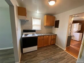 5926 Cherokee St in Taylor, MI - Building Photo - Building Photo