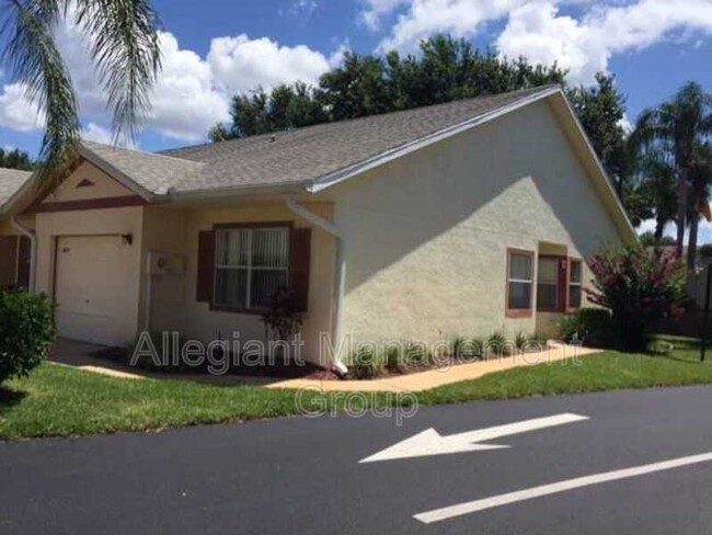 3201 Queen Palms Ct in Kissimmee, FL - Building Photo - Building Photo