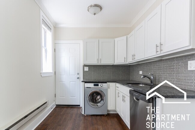 648 W Roscoe St in Chicago, IL - Building Photo - Building Photo