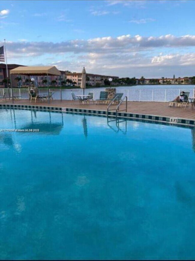 1481 NE Miami Gardens Dr in Miami, FL - Building Photo - Building Photo