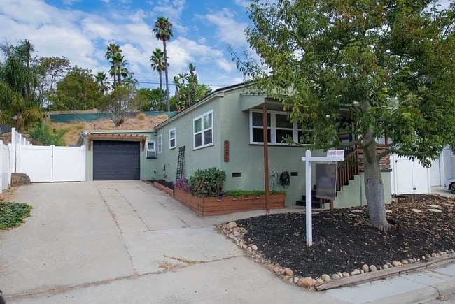 4272 Harbinson Ave in La Mesa, CA - Foto de edificio - Building Photo